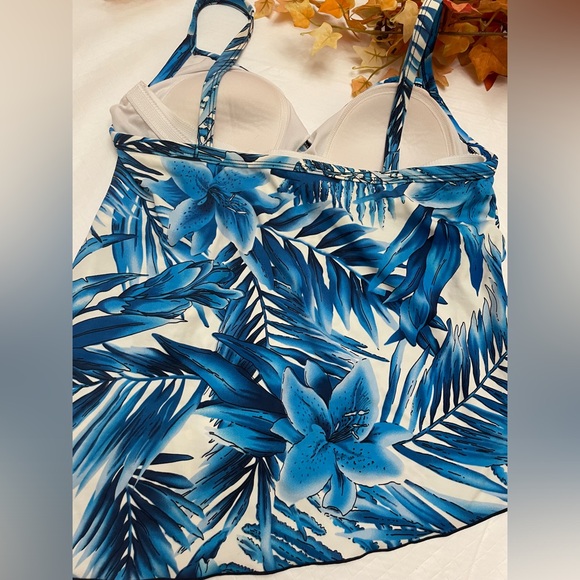 ⬇️ 3 for $21 ⬇️ Custom Curves large print blue & black print Tankini Top. - Picture 5 of 9